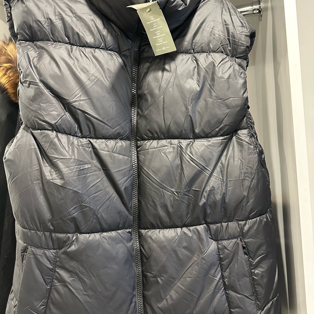 H&M black puffer vest